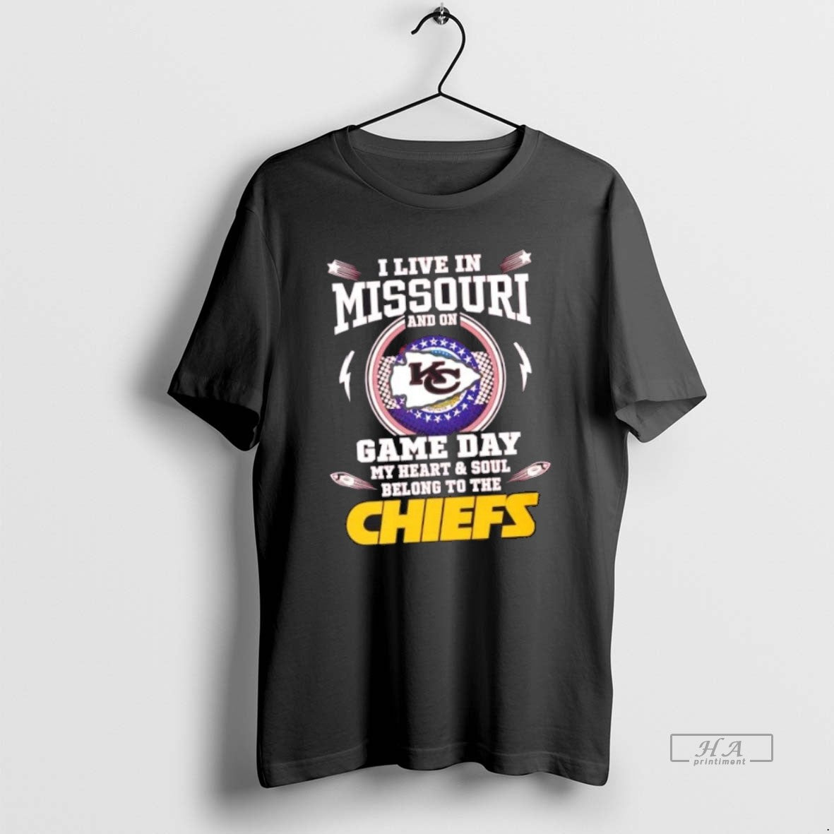 Best Official I Live In Missouri And On Game Day My Heart And Soul Belong Unisex T-shirt, Sweatshirt, Hoodie, Long Sleeve Tee - T-Shirt, Sweatshirt, Hoodie