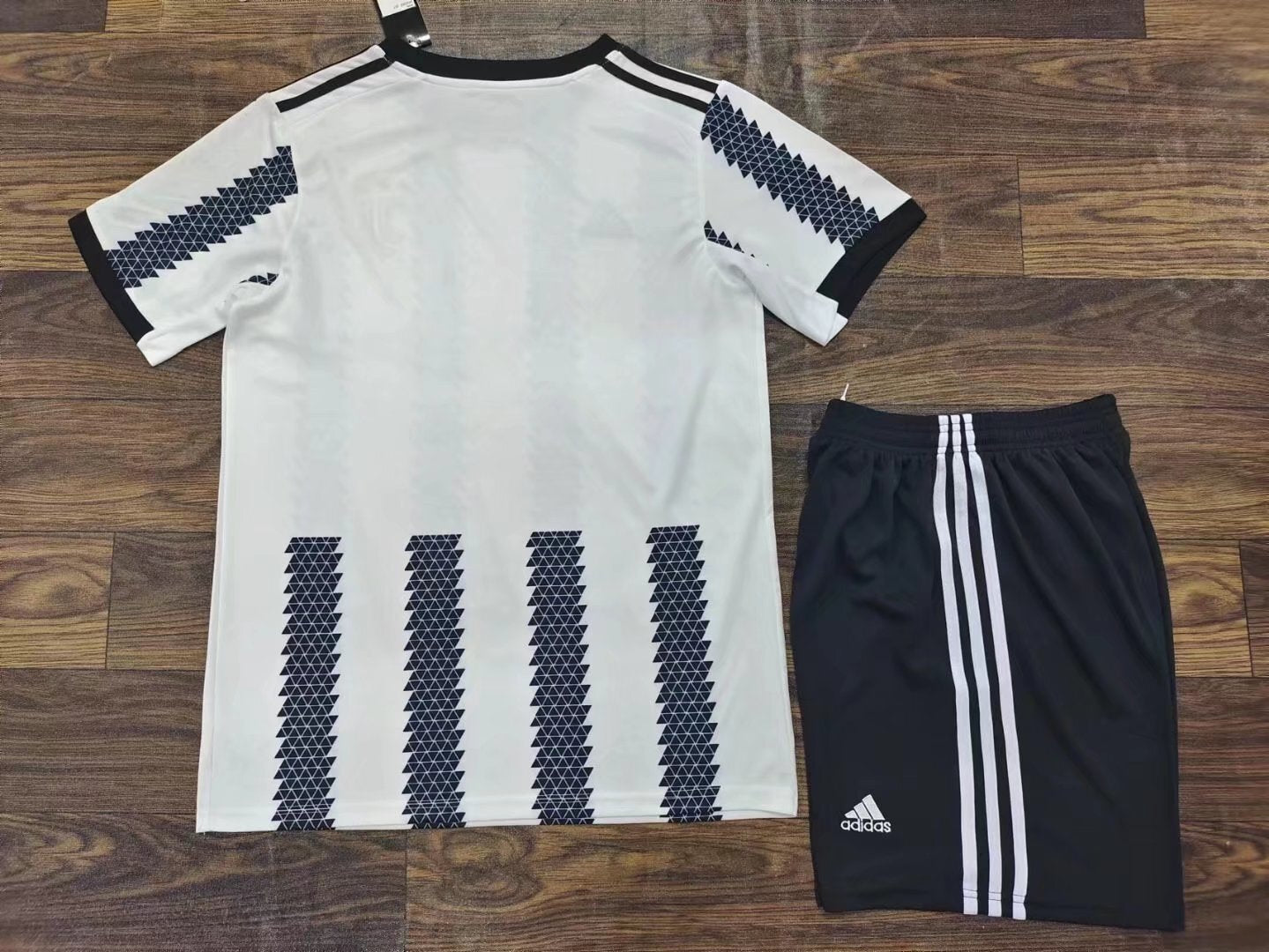Juventus 22-231 Style 3 Soccer Jersey sports jersey product view 1