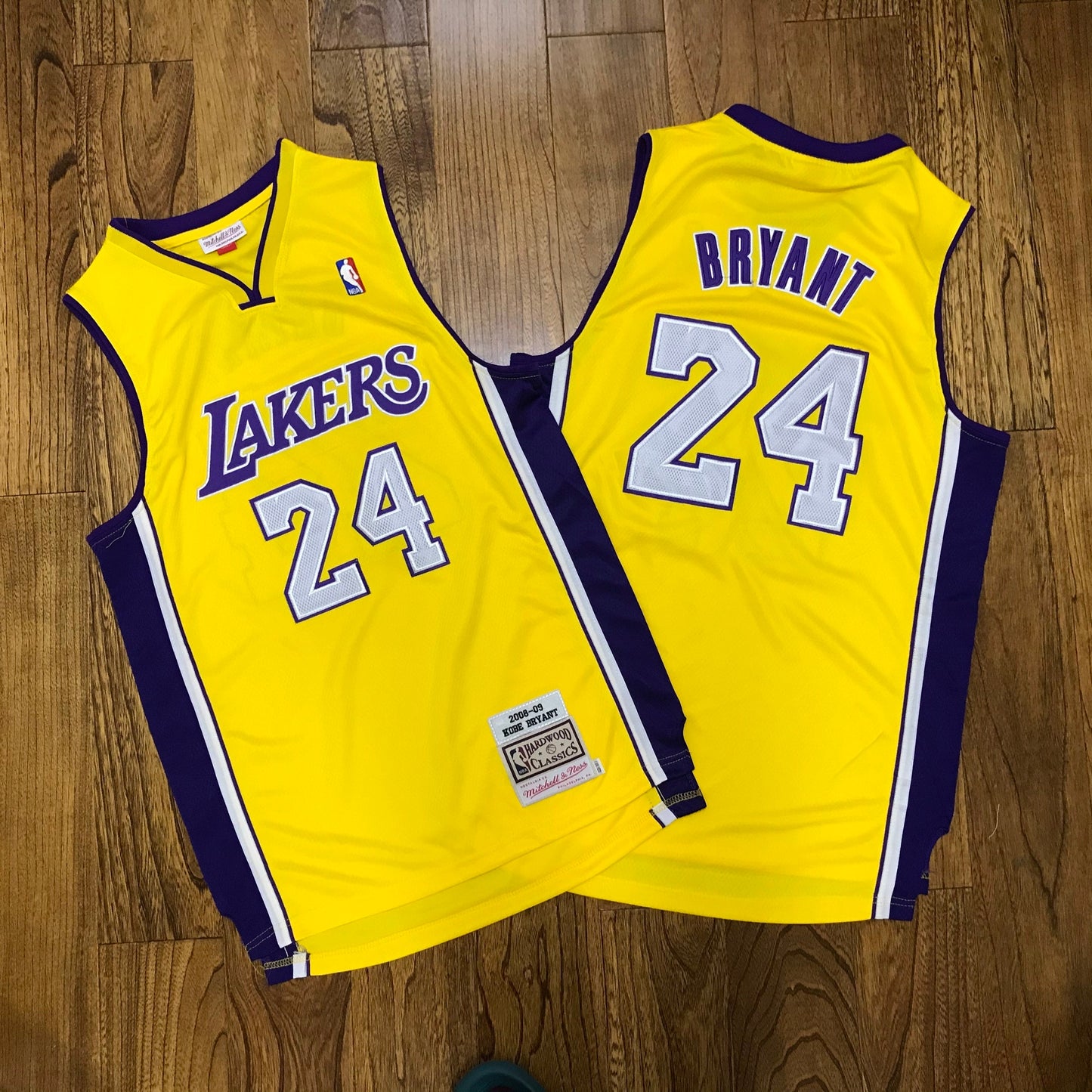 Los Angeles Lakers #24 Kobe Bryant M&N Lakers 24 # Kobe 08-09 Season Yellow Embroidered Jersey basketball jersey product view 1