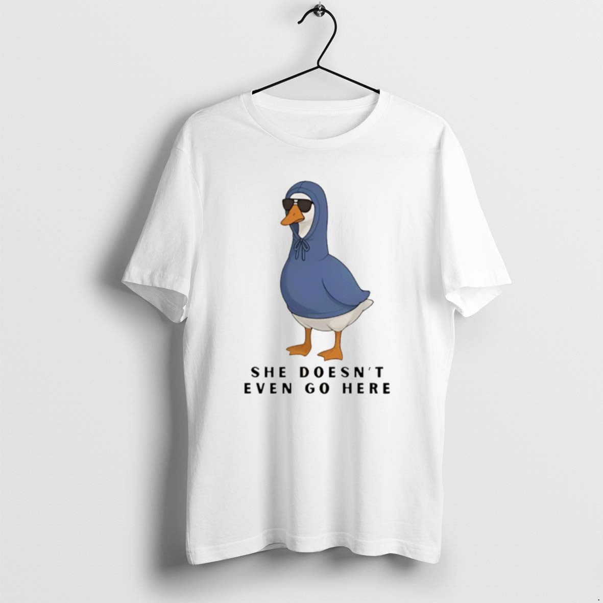 Official She Doesnt Even Go Here Duck Christmas - T-Shirt, Sweatshirt, Hoodie