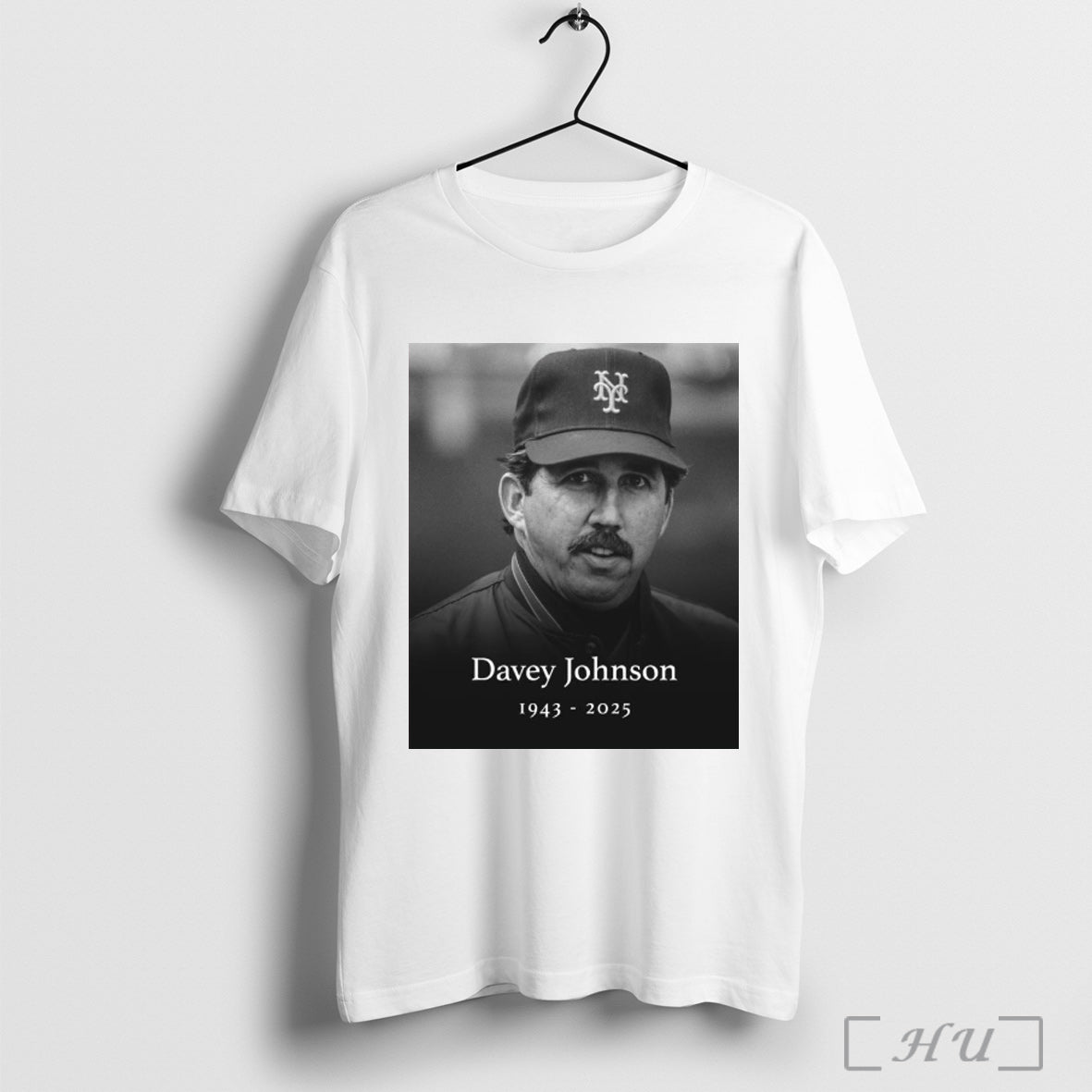 Officials In Memoriam Davey Johnson 1943 2025 World Series Winning Manager Of The 86 Mets Unisex T-shirt, Sweatshirt, Hoodie, Long Sleeve Tee - T-Shirt, Sweatshirt, Hoodie