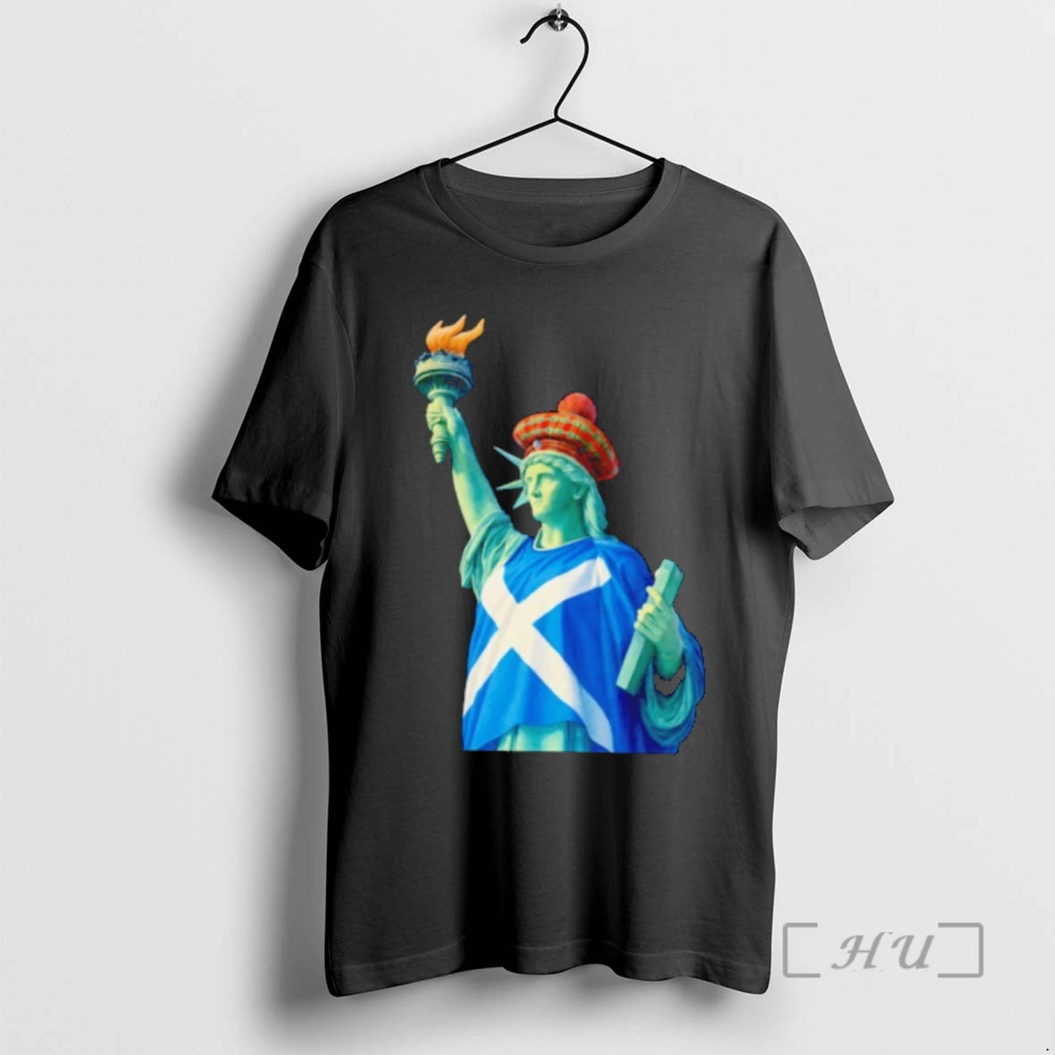 Officials Liberty Of Statue Wearing Scotland Flag - T-Shirt, Sweatshirt, Hoodie