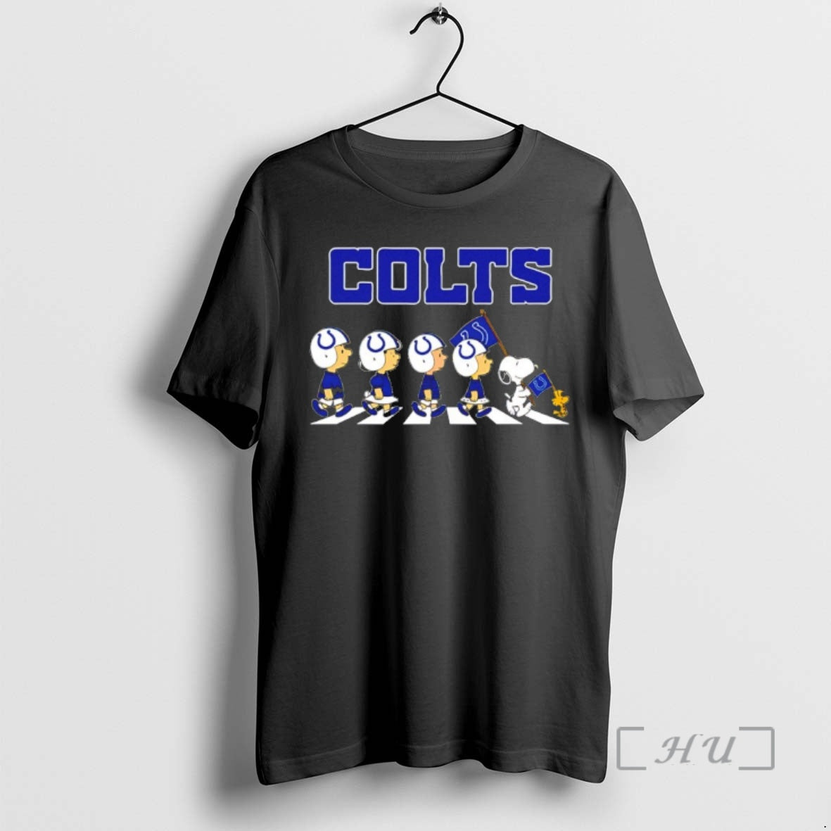 Officials Peanuts X Indianapolis Colts Football Flag Walking - T-Shirt, Sweatshirt, Hoodie