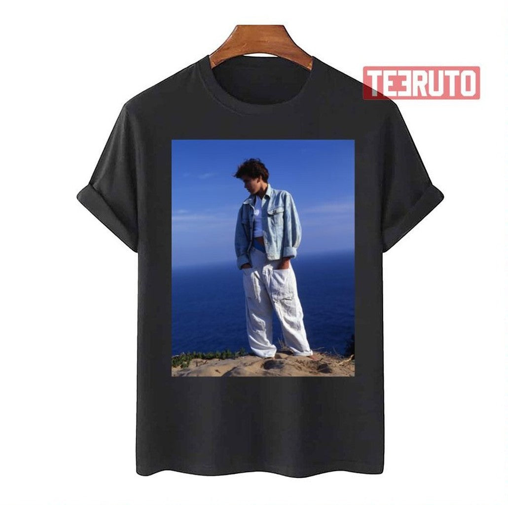 Mora Singer Graphic Unisex T-Shirt - T-Shirt, Sweatshirt, Hoodie