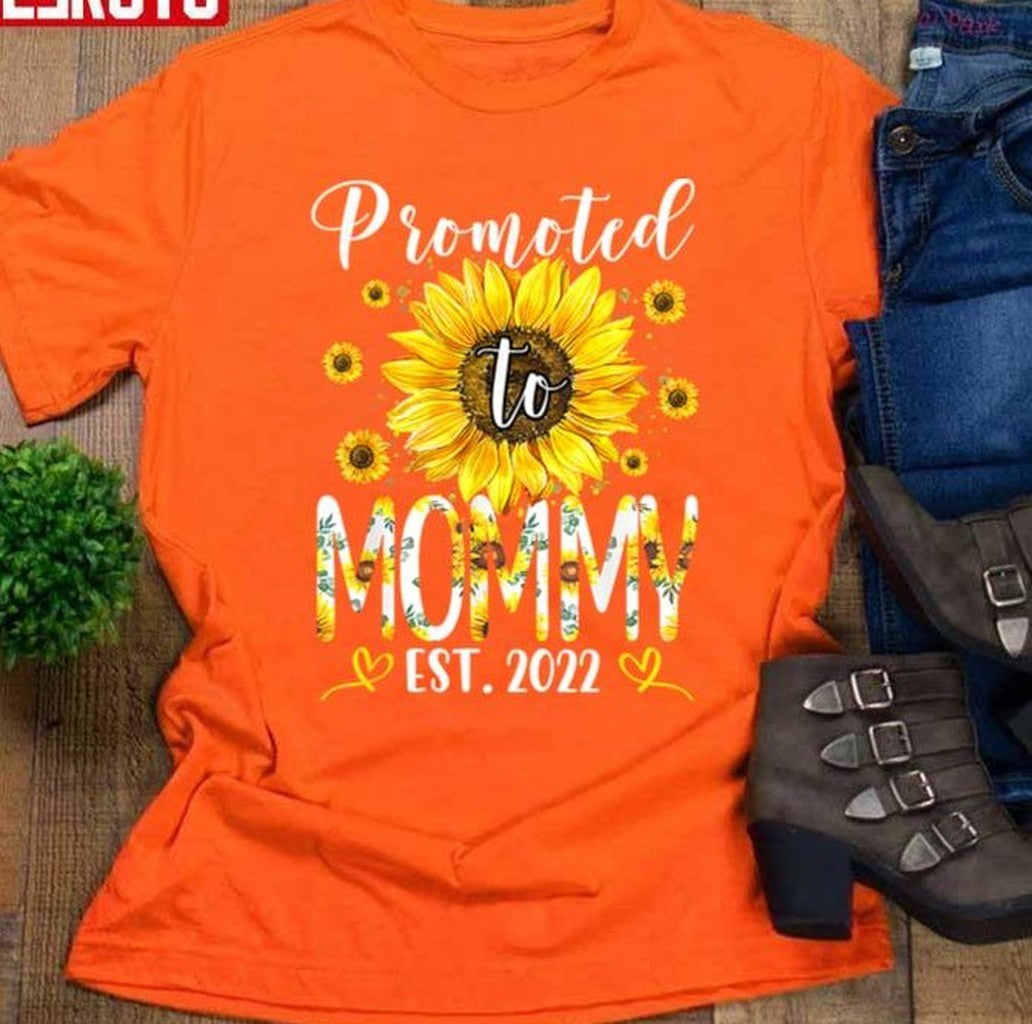 Promoted To Mommy Est 2022 Sunflower Women T-Shirt - T-Shirt, Sweatshirt, Hoodie
