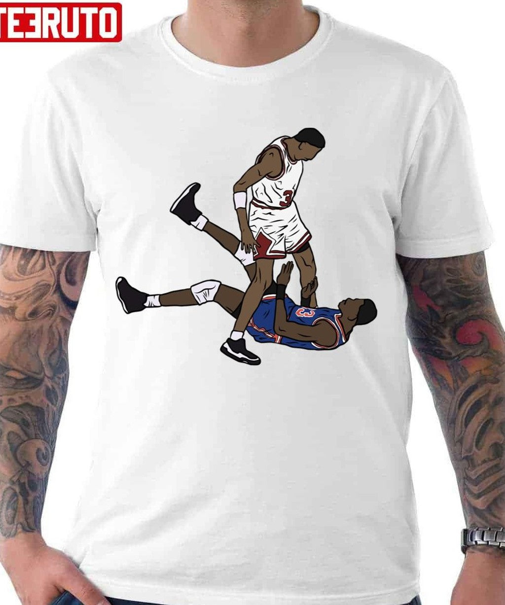 Scottie Pippen Standing Over Patrick Ewing Basketball Unisex T-Shirt - T-Shirt, Sweatshirt, Hoodie