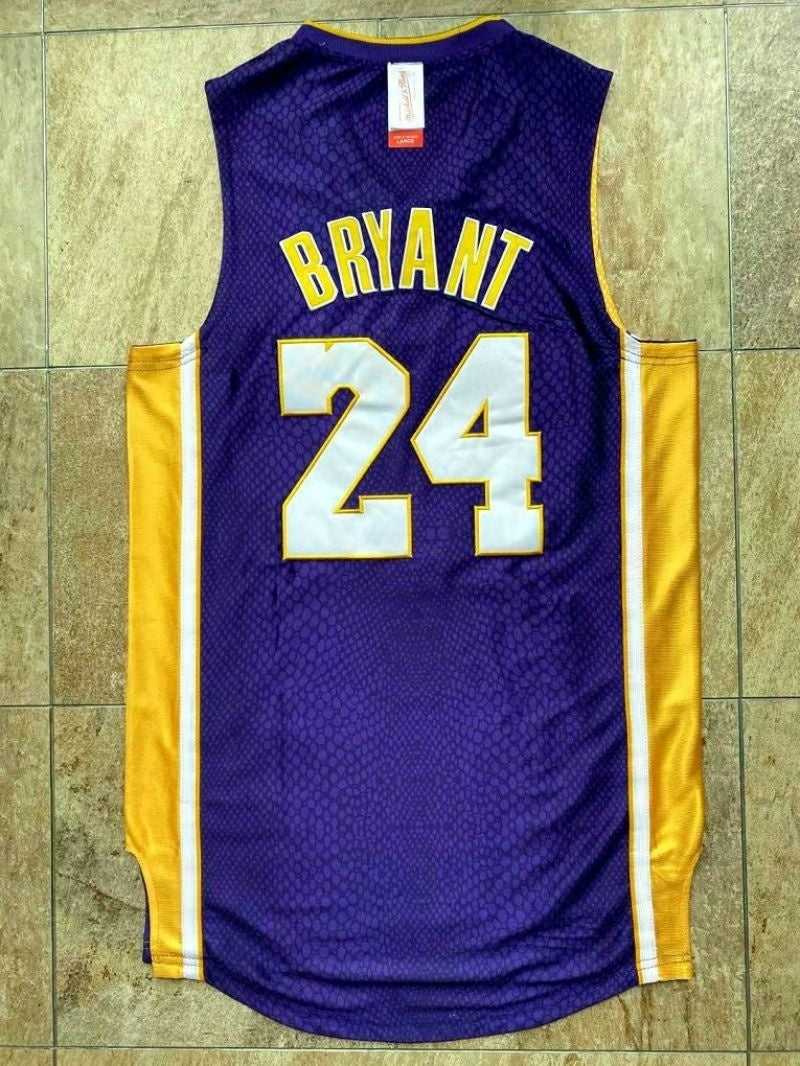los angeles lakers #24 kobe bryant mitchell & ness Kobe Hall of Fame au Double-Sided Snakeskin Two-Tone Home Yellow 8 # Away Purple 24 # Embroidered Jersey Style 4 basketball jersey product view 1