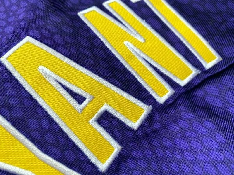 los angeles lakers #24 kobe bryant mitchell & ness Kobe Hall of Fame au Double-Sided Snakeskin Two-Tone Home Yellow 8 # Away Purple 24 # Embroidered Jersey Style 3 basketball jersey product view 1