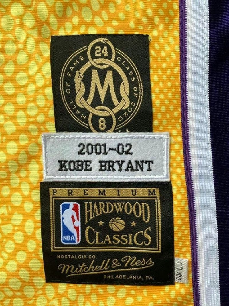 los angeles lakers #8 kobe bryant mitchell & ness Kobe Hall of Fame au Double-Sided Snakeskin Two-Tone Home Yellow 8 # Away Purple 24 # Embroidered Jersey Style 5 basketball jersey product view 1
