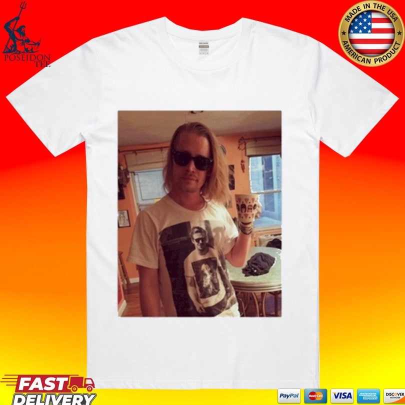 Ryan Gosling Wears Of Macaulay Culkin Ryan Gosling T-shirt Unisex T-shirt, Sweatshirt, Hoodie, Long Sleeve Tee - T-Shirt, Sweatshirt, Hoodie