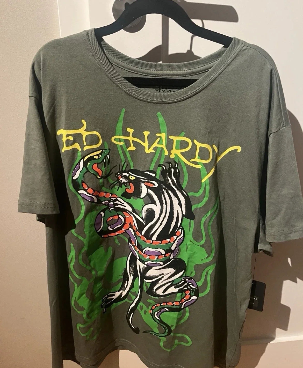 Ed Hardy Black Panther Vs Python Tshirt Xl Unisex T-shirt, Sweatshirt, Hoodie, Long Sleeve Tee - T-Shirt, Sweatshirt, Hoodie