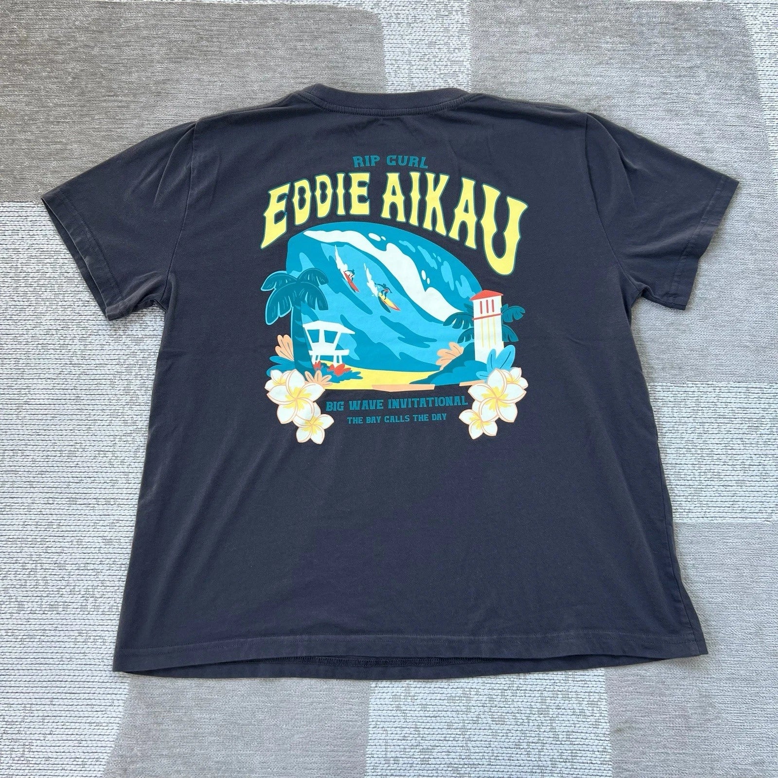 Eddie Aikau Rip Curl Surf T-shirt Hawaii Mens L The Bay Calls The Day Big Wave Unisex T-shirt, Sweatshirt, Hoodie, Long Sleeve Tee - T-Shirt, Sweatshirt, Hoodie