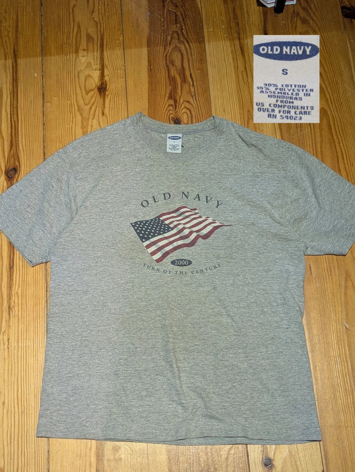 Old Navy Vintage Y2K Gray USA Flag Patriotic Graphic T-Shirt Mens S American Unisex T-shirt, Sweatshirt, Hoodie, Long Sleeve Tee - T-Shirt, Sweatshirt, Hoodie