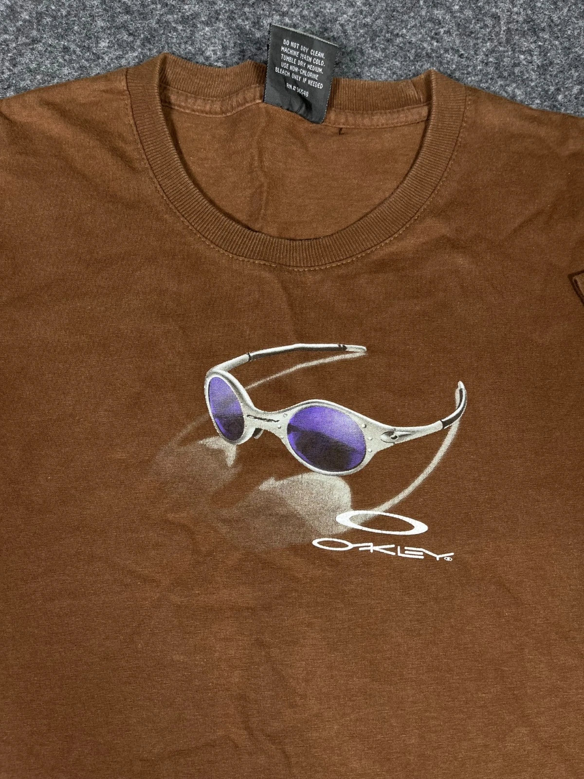 Vintage Y2K Oakley Sunglasses Graphic T-Shirt Brown Size L Streetwear Unisex T-shirt, Sweatshirt, Hoodie, Long Sleeve Tee - T-Shirt, Sweatshirt, Hoodie