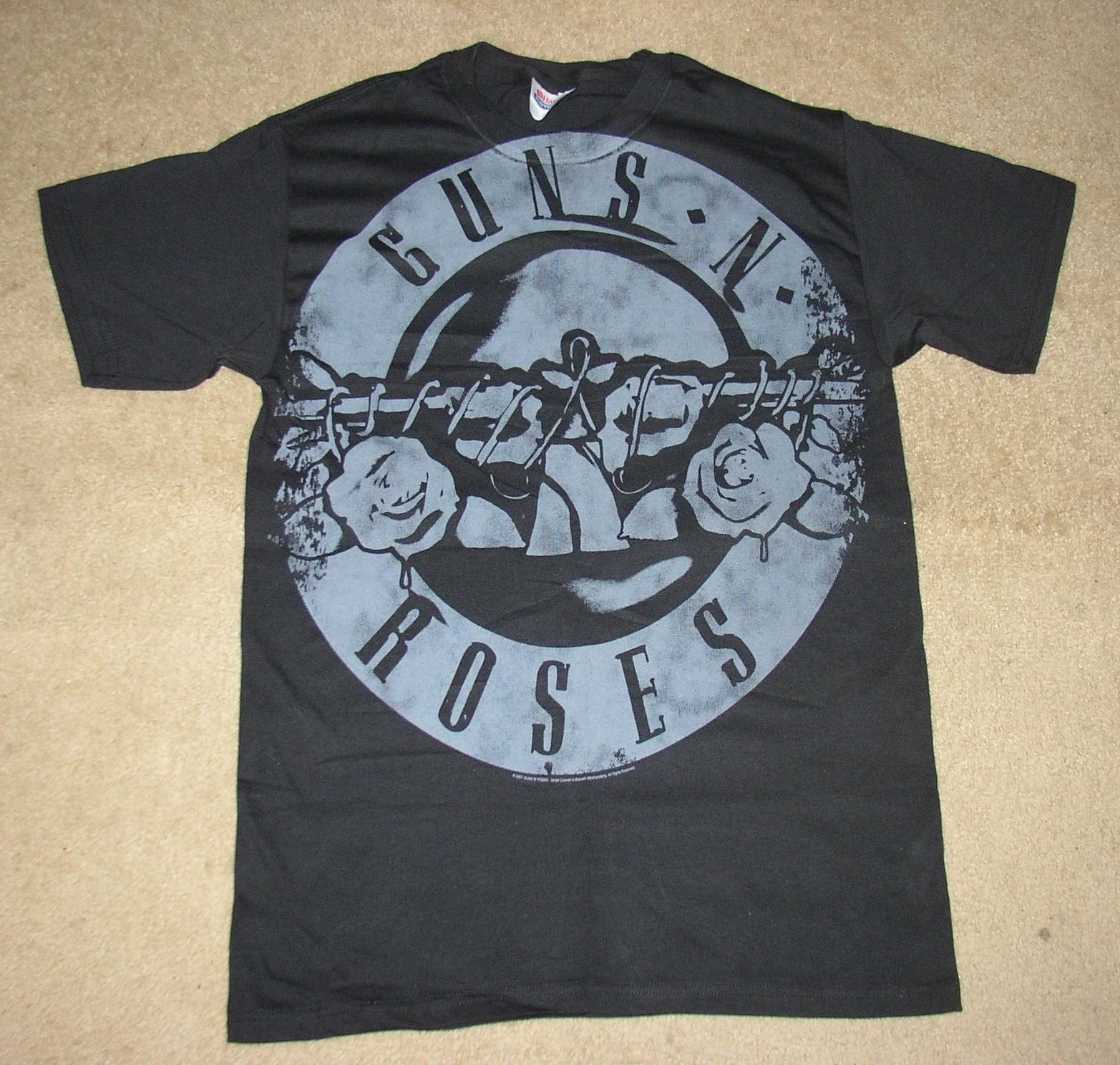 New Old Stock 2007 Y2K Gus n Roses Rock T-Shirt SM Unisex T-shirt, Sweatshirt, Hoodie, Long Sleeve Tee - T-Shirt, Sweatshirt, Hoodie