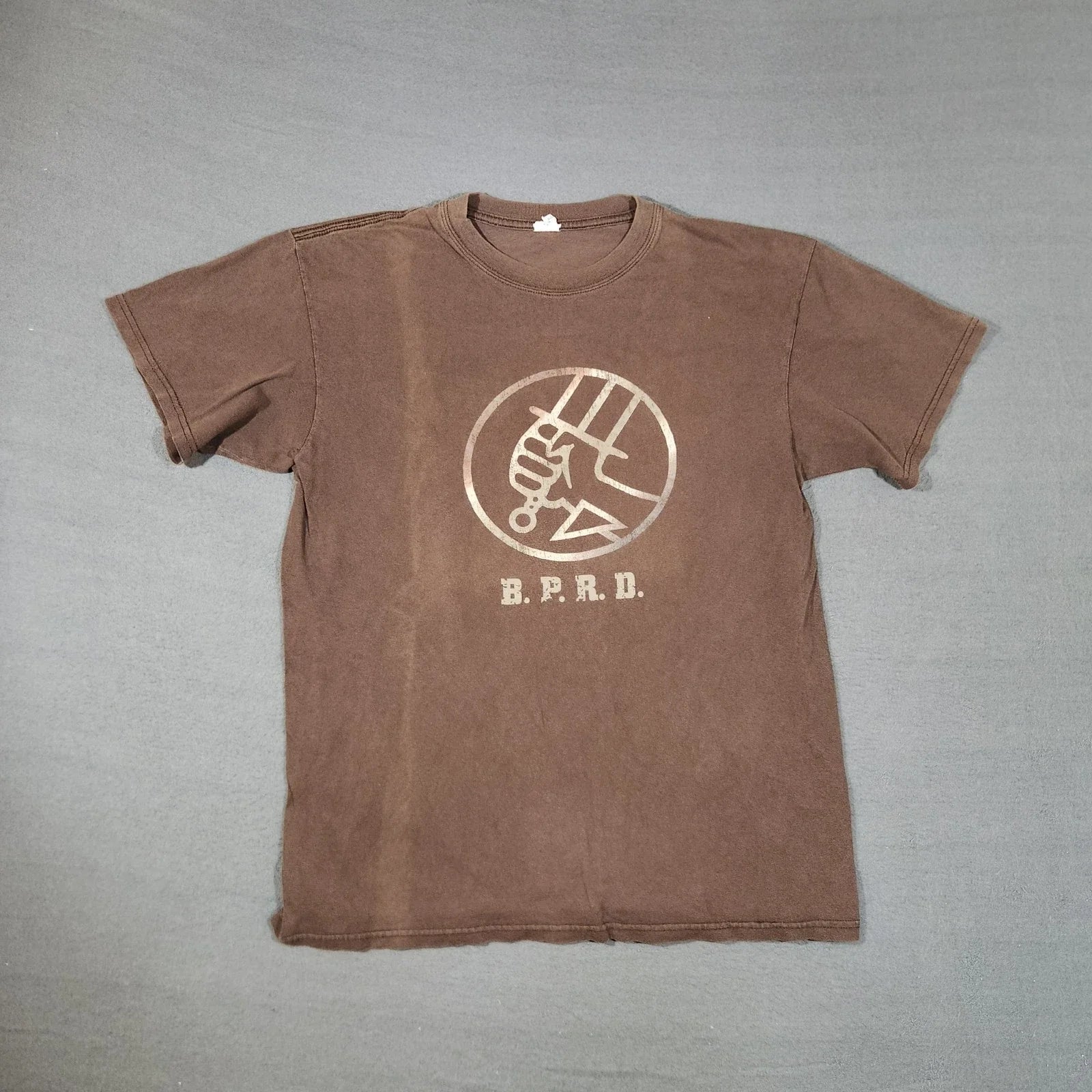 Vintage 2000's B.P.R.D. Hellboy 2 Brown T-Shirt Sz Large - Y2K - Distressed Unisex T-shirt, Sweatshirt, Hoodie, Long Sleeve Tee - T-Shirt, Sweatshirt, Hoodie
