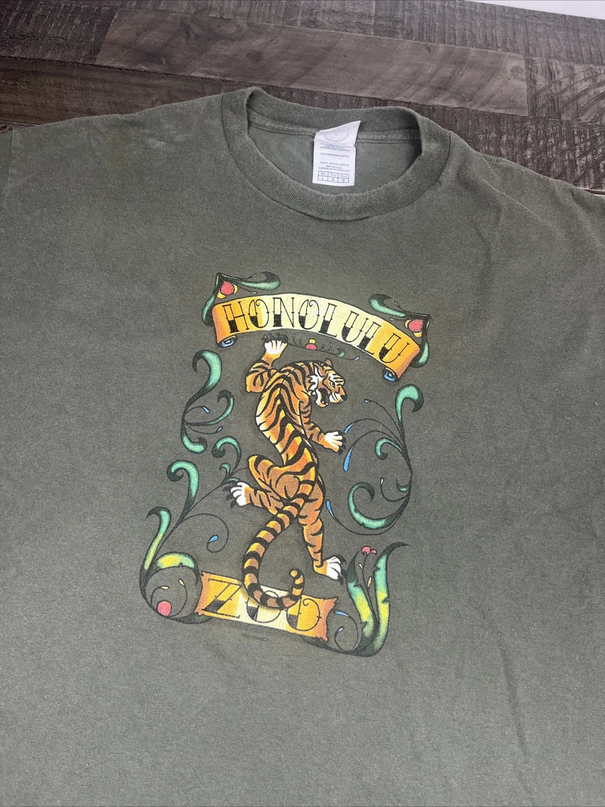 Y2K Honolulu Zoo Hawaii Tiger Souvenir Cotton T-shirt Size L Unisex T-shirt, Sweatshirt, Hoodie, Long Sleeve Tee - T-Shirt, Sweatshirt, Hoodie