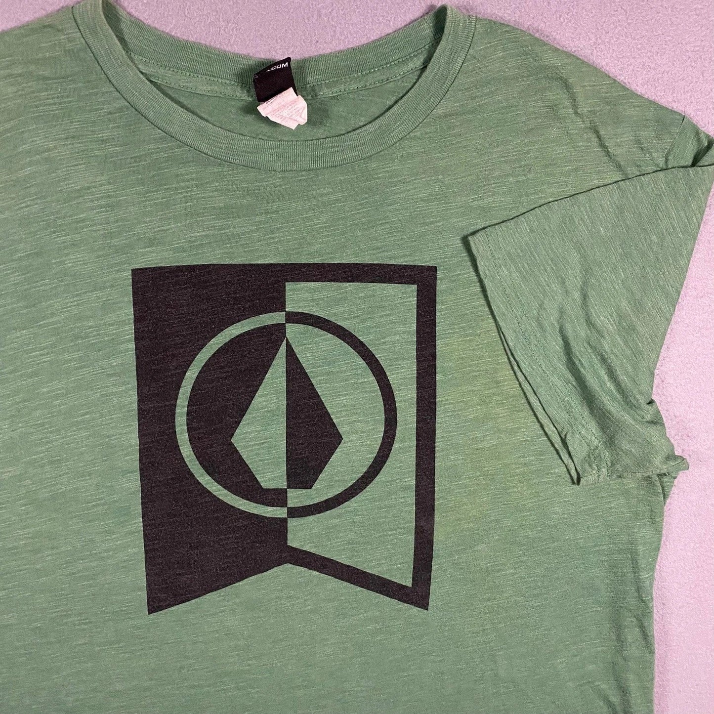 Y2K Vintage Volcom Mens Large Green Graphic Logo T-Shirt Short Sleeve Unisex T-shirt, Sweatshirt, Hoodie, Long Sleeve Tee - T-Shirt, Sweatshirt, Hoodie