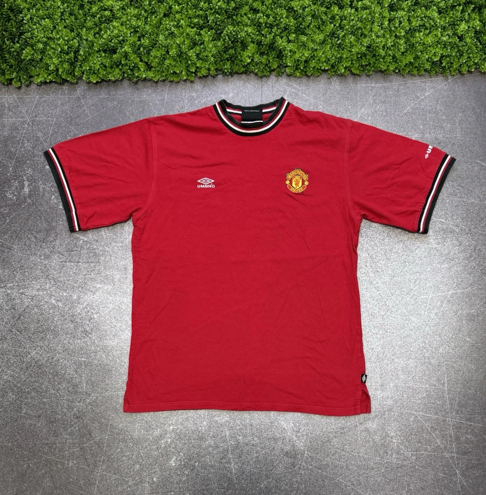 Vintage Umbro Manchester United Soccer T-Shirt 90s SHARP Unisex T-shirt, Sweatshirt, Hoodie, Long Sleeve Tee - T-Shirt, Sweatshirt, Hoodie
