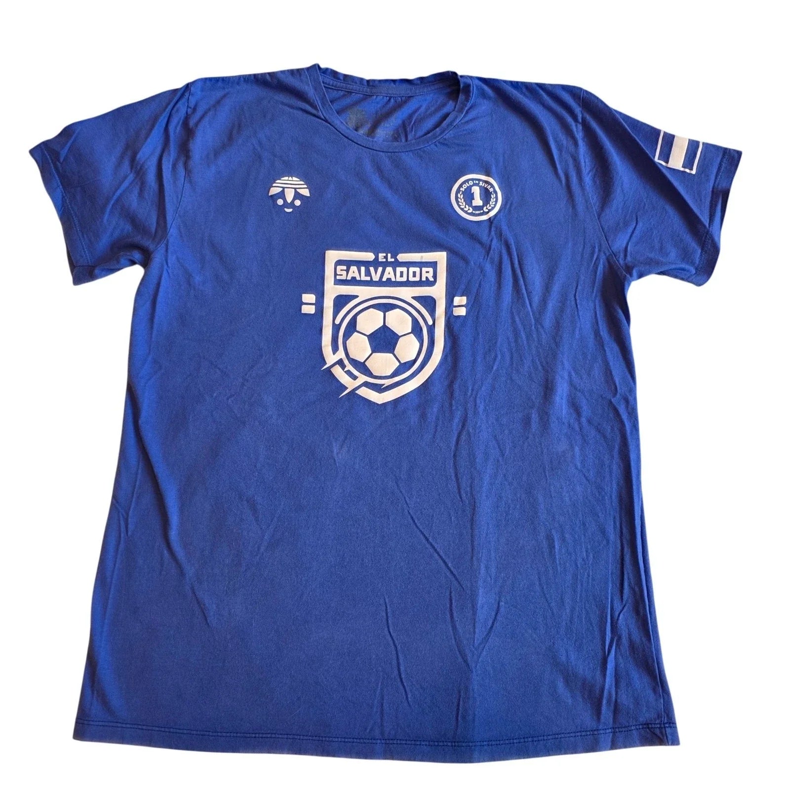 El Salvador Selecta #1 Soccer Graphic T-Shirt Large Blue Unisex T-shirt, Sweatshirt, Hoodie, Long Sleeve Tee - T-Shirt, Sweatshirt, Hoodie