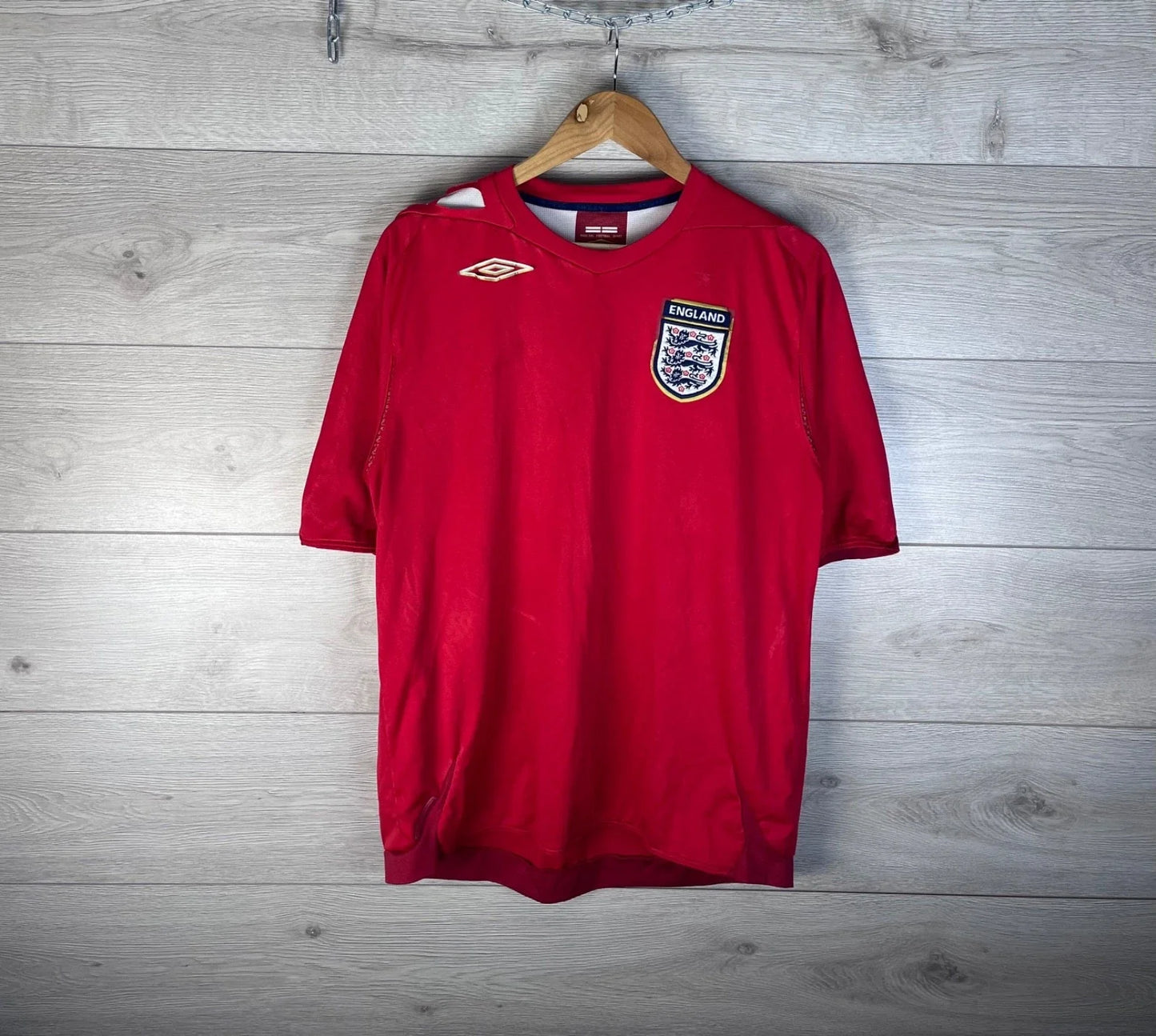 Vintage football t-shirt Umbro England size L 2006/07s red Unisex T-shirt, Sweatshirt, Hoodie, Long Sleeve Tee - T-Shirt, Sweatshirt, Hoodie