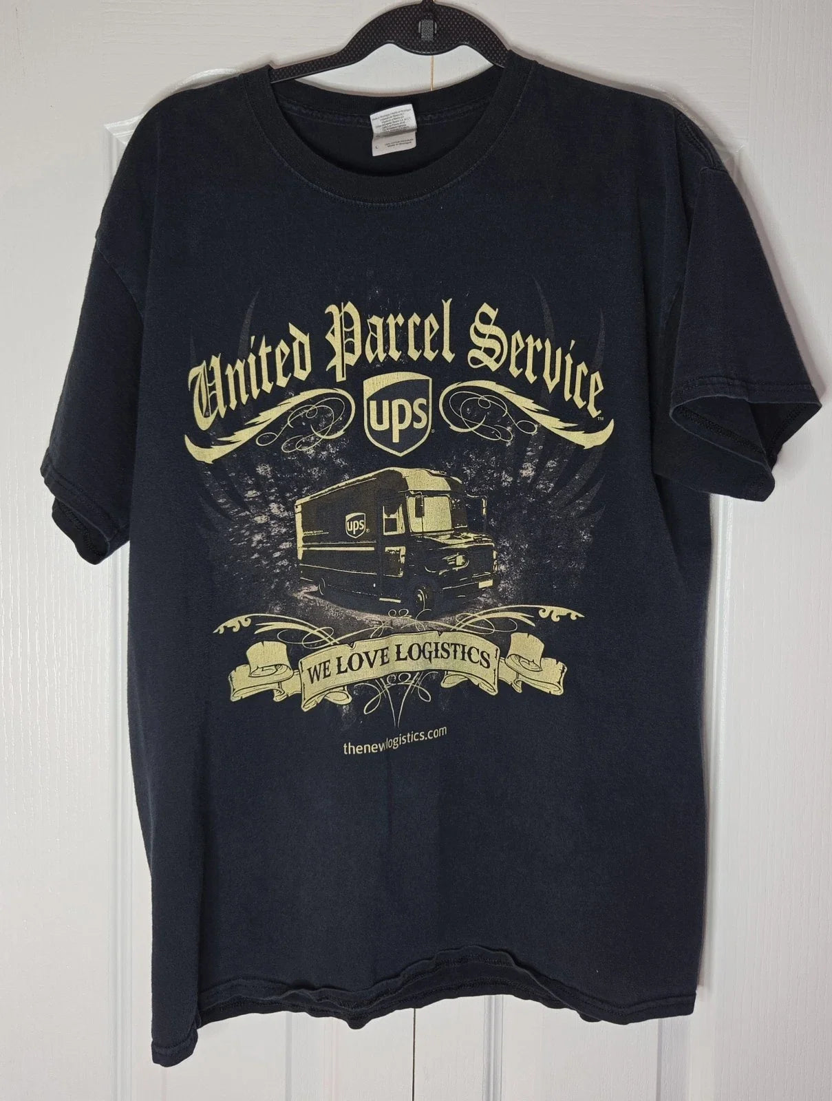 UPS United Parcel Service Y2K Black and Gold Graphic Tee Size L Unisex T-shirt, Sweatshirt, Hoodie, Long Sleeve Tee - T-Shirt, Sweatshirt, Hoodie