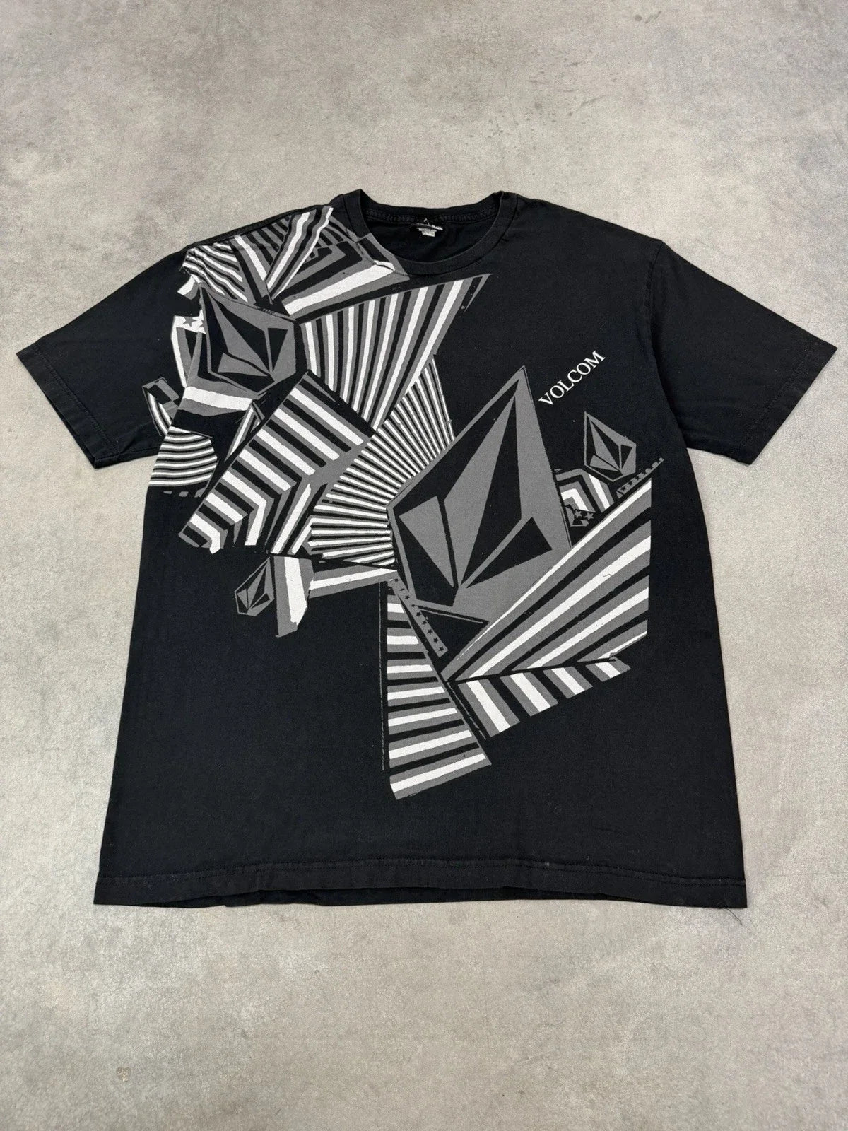 Vintage Y2K Volcom Stone All Over Print T Shirt Black X-Large Skate Surf 2000s Unisex T-shirt, Sweatshirt, Hoodie, Long Sleeve Tee - T-Shirt, Sweatshirt, Hoodie