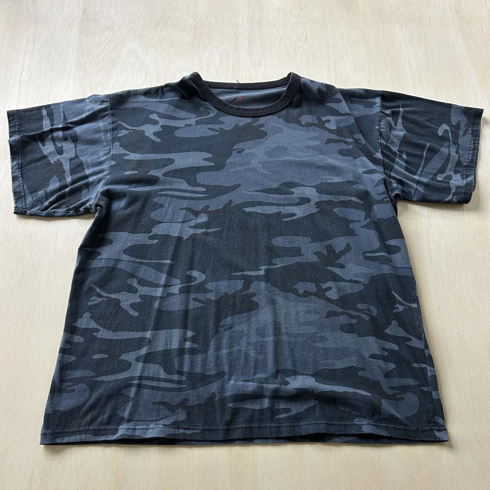 Y2K Gray Camo Shirt Mens Large Tagless Crew Cotton Poly Allover Tee T-Shirt Unisex T-shirt, Sweatshirt, Hoodie, Long Sleeve Tee - T-Shirt, Sweatshirt, Hoodie