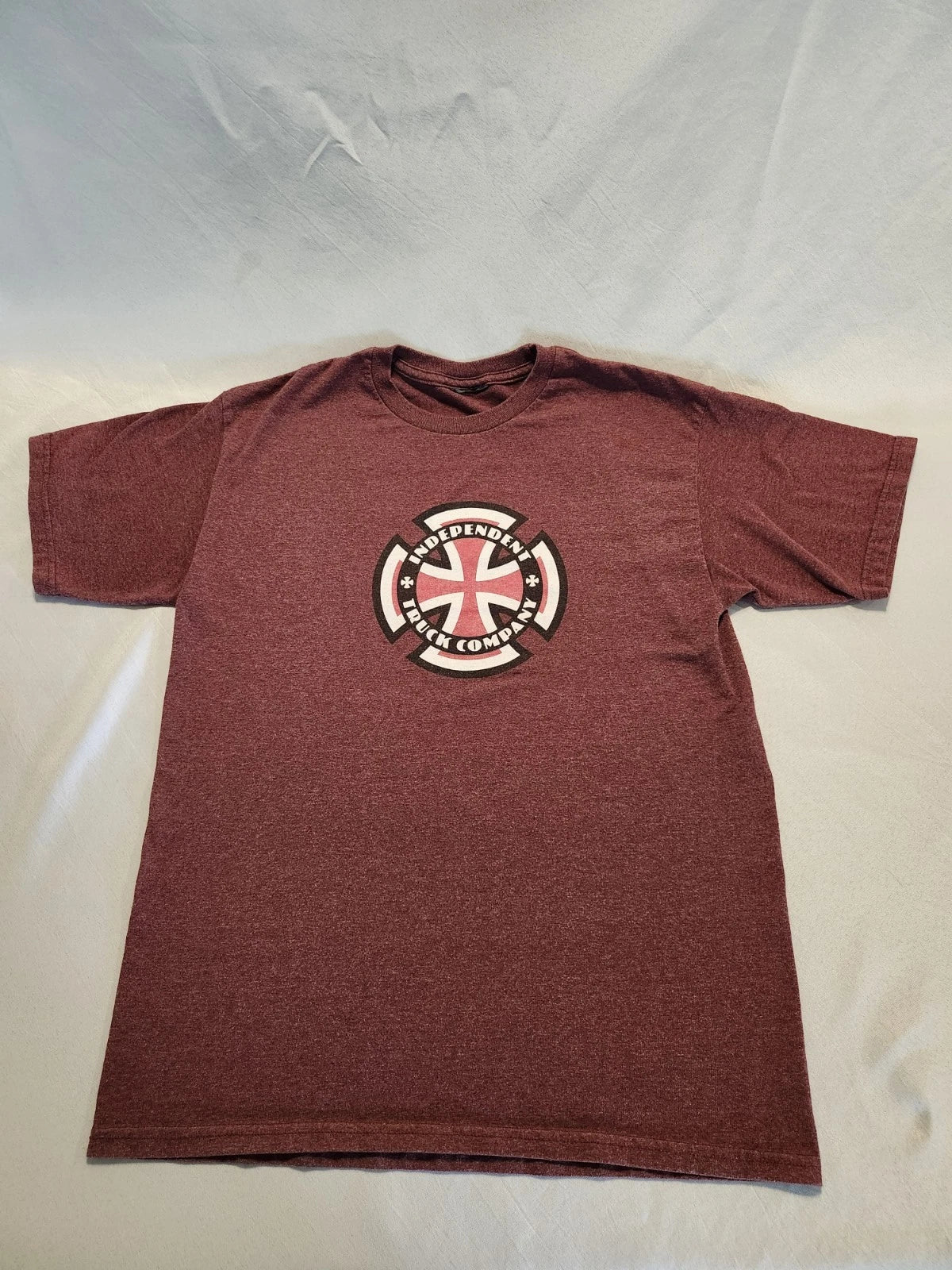 Vintage Independent Shirt Red Men Medium Trucks Iron Cross Skater 90s Y2K Unisex T-shirt, Sweatshirt, Hoodie, Long Sleeve Tee - T-Shirt, Sweatshirt, Hoodie