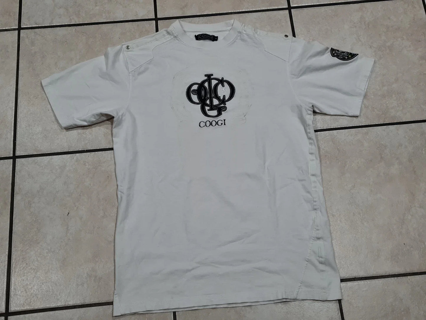 Y2K COOGI EMBROIDERED LOGO T-SHIRT MEN SIZE XL (2232) WHITE. Unisex T-shirt, Sweatshirt, Hoodie, Long Sleeve Tee - T-Shirt, Sweatshirt, Hoodie