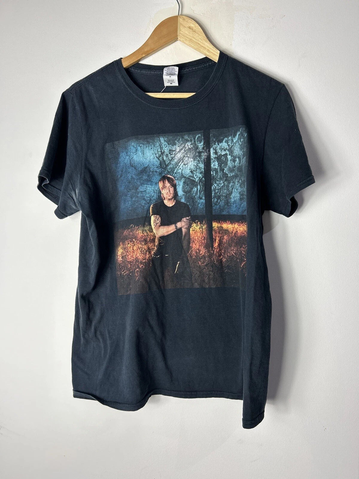 Keith Urban Light The Fuse Men's T-Shirt Size M Black Country Music Unisex T-shirt, Sweatshirt, Hoodie, Long Sleeve Tee - T-Shirt, Sweatshirt, Hoodie