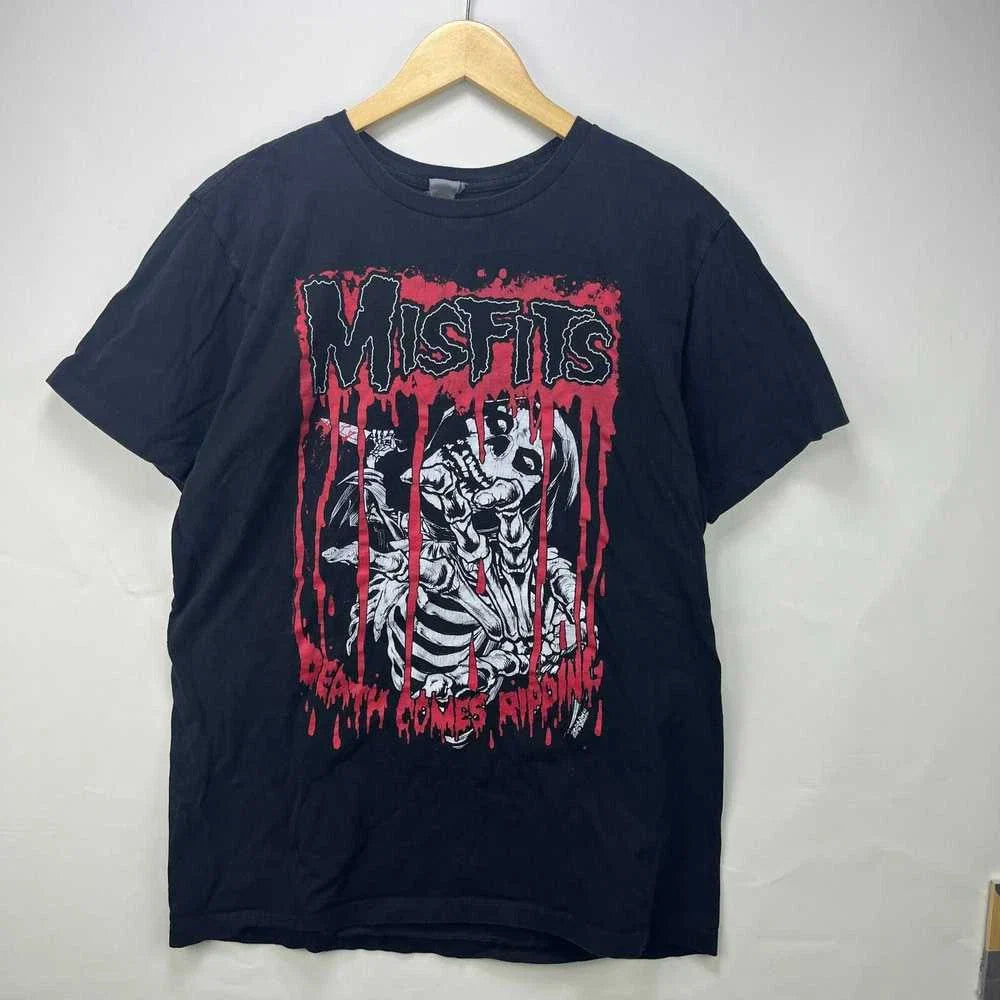 Vintage Misfits Skull T-Shirt Y2K Rare Punk Band Graphic Tee Black Unisex T-shirt, Sweatshirt, Hoodie, Long Sleeve Tee - T-Shirt, Sweatshirt, Hoodie