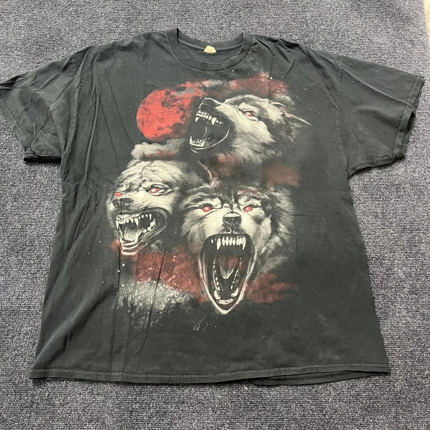 Vintage Y2K Red Moon Howling Wolves Graphic Tee Mens 2XL Black Gothic Horror Unisex T-shirt, Sweatshirt, Hoodie, Long Sleeve Tee - T-Shirt, Sweatshirt, Hoodie