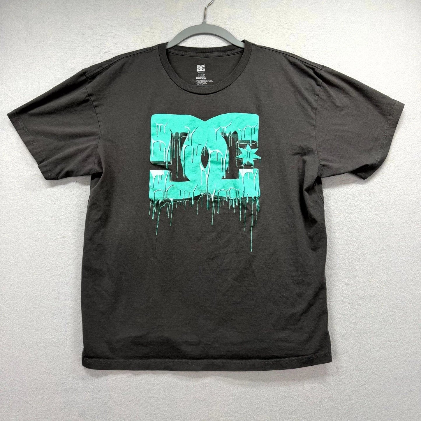 DC Trademark T-Shirt Men Large Charcoal Gray Graphic Everyday Crew Skate Y2K Tee Unisex T-shirt, Sweatshirt, Hoodie, Long Sleeve Tee - T-Shirt, Sweatshirt, Hoodie