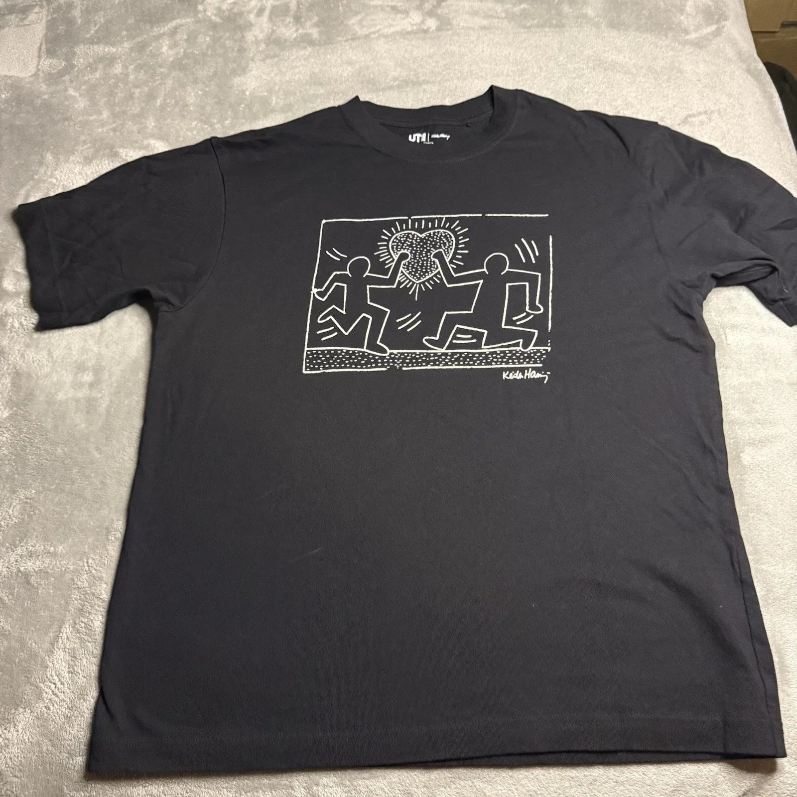 Uniqlo x Keith Haring Men Medium Graphic T-Shirt Heart Black Crew Neck Art Unisex T-shirt, Sweatshirt, Hoodie, Long Sleeve Tee - T-Shirt, Sweatshirt, Hoodie