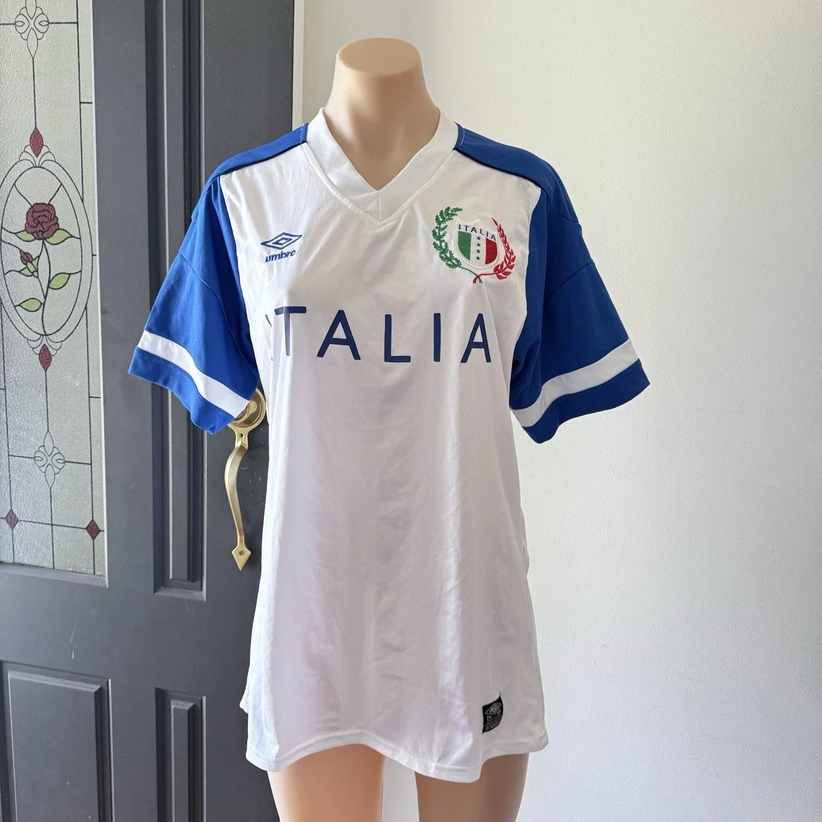 Umbro Italia National Soccer Team Jersey Size S Mens White Blue Crest Shirt Unisex T-shirt, Sweatshirt, Hoodie, Long Sleeve Tee - T-Shirt, Sweatshirt, Hoodie
